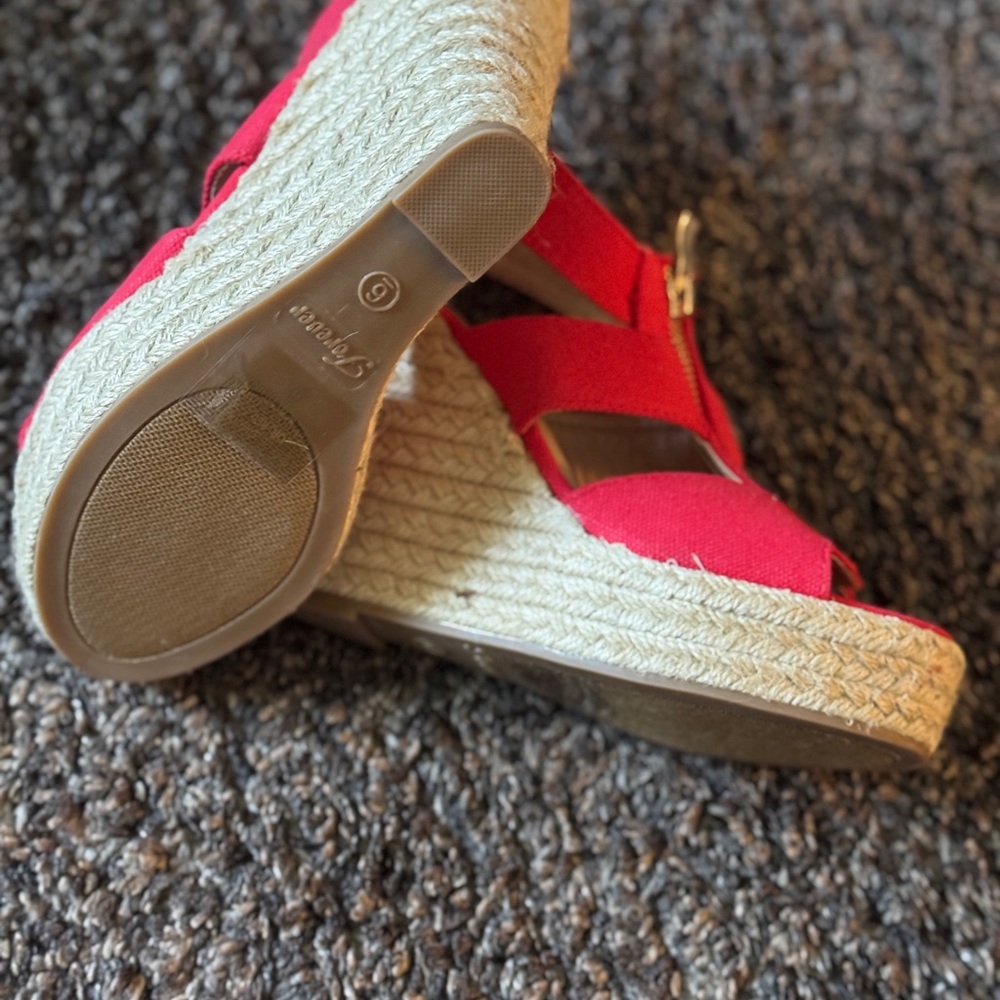 NEW ♥️ Gorgeous front zip Wedge style Heel with Gold trim - Picture 4 of 5